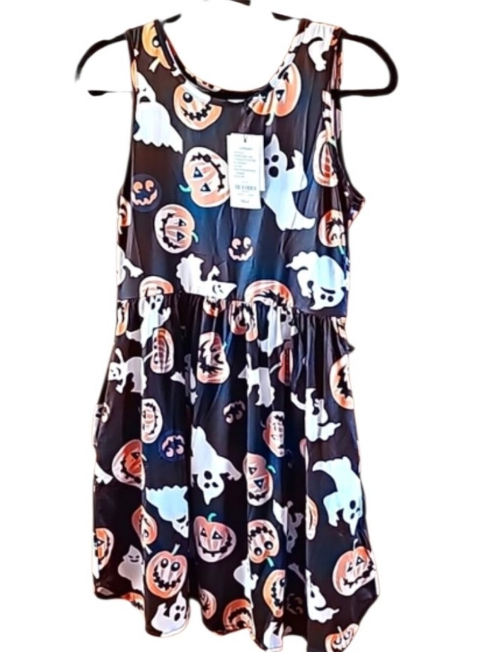 Sleeveless dress with pockets